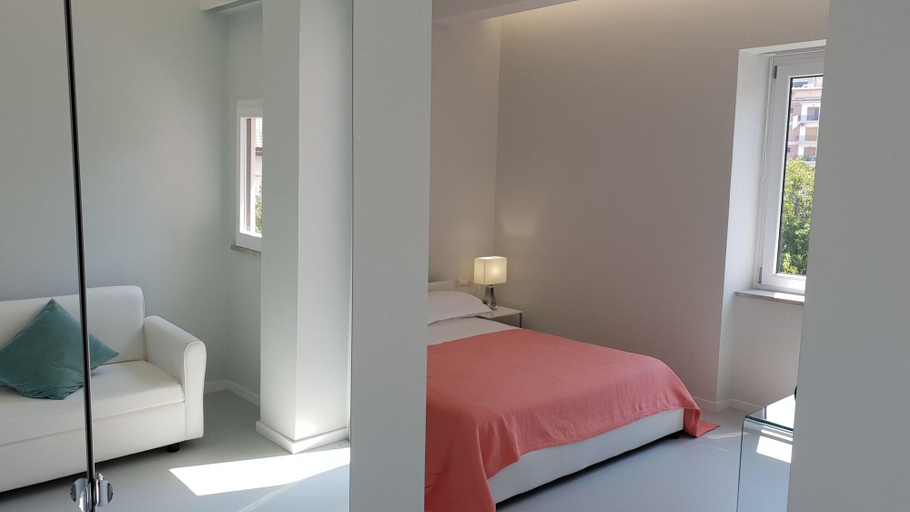 Bedroom 3, Younique, Napoli