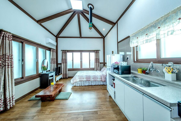 Bedroom 3, Jeju Myung House, Seogwipo