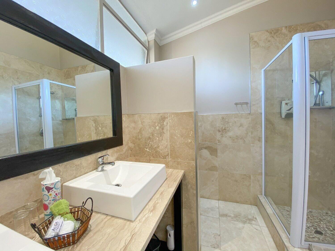 Bathroom 5, Aloe Manor, Eden