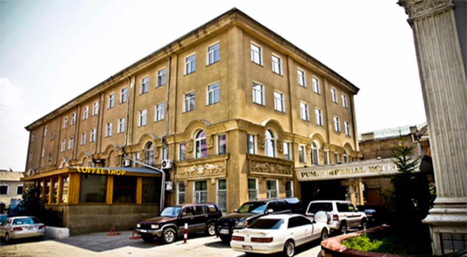 Exterior & Views