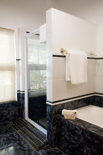 Bathroom 5, Adley House Guesthouse, Eden