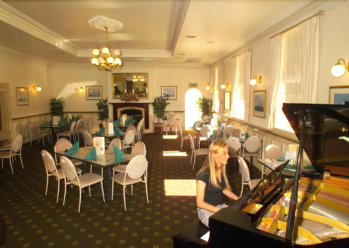 Food & Drinks 5, Lucas Hotel, Latrobe - Pt A