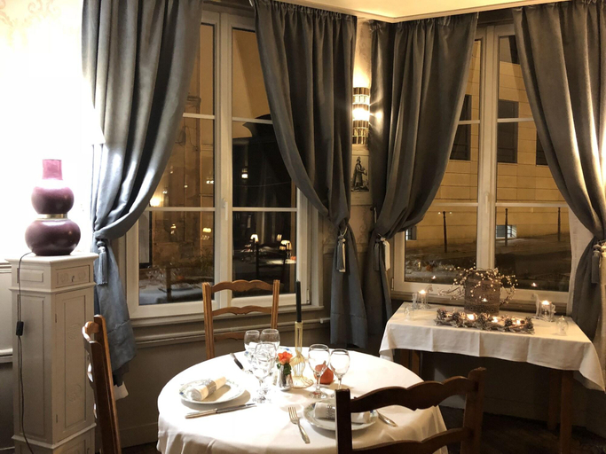 Public Area 2, Hotel de la Banniere de France, Aisne