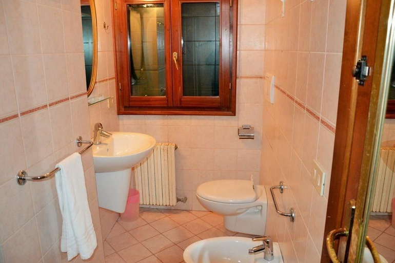 Bathroom 3, Rialto duplex, Venezia