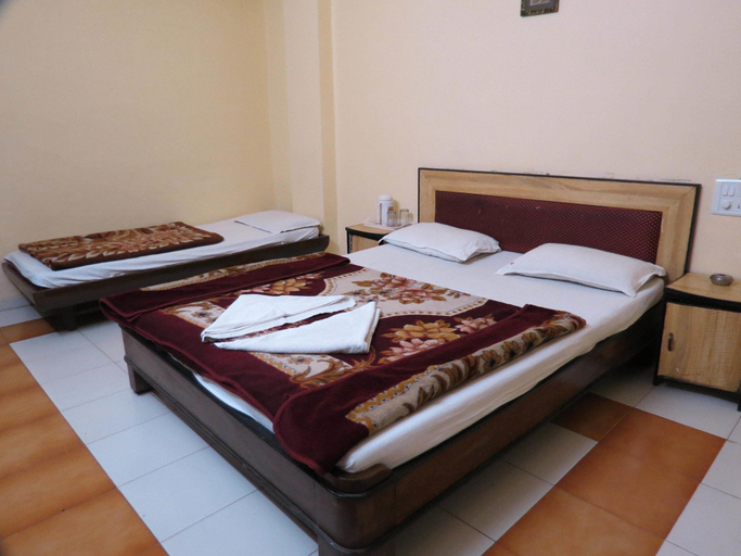 Bedroom 2, Hotel Sunny Classic, Satara