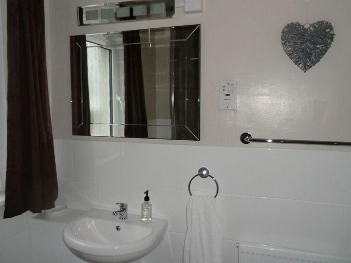 Bathroom 2, Heidl Guest House, Perthshire and Kinross