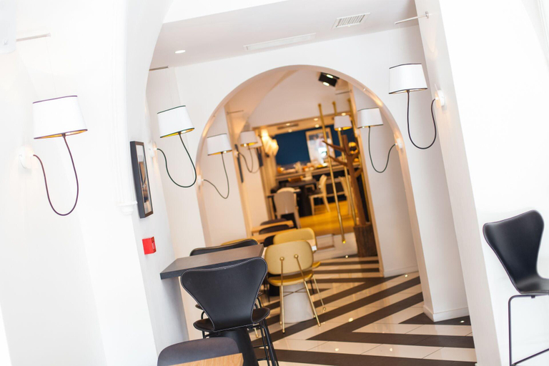 Public Area 2, The Originals Boutique, Hotel Le Lion, Puy-de-Dôme
