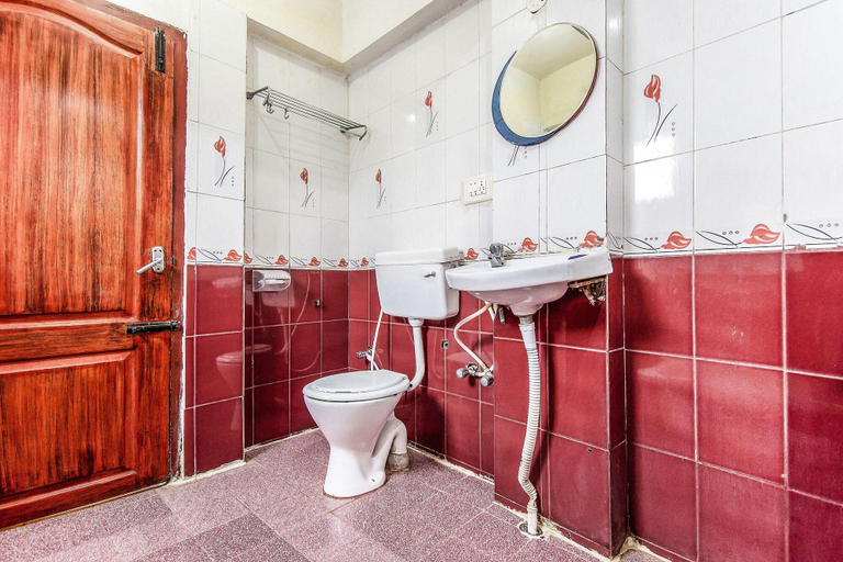 Bathroom 4, FabHotel Roshan Residency, Dindigul