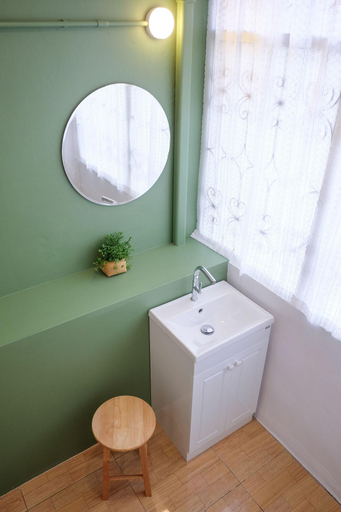 Bathroom 4, Baan Baan Hostel, Phuket Island