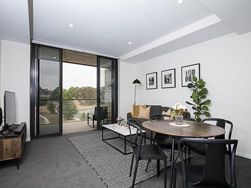 CANBERRA CHIC-hosted by:L'Abode Accommodation, Marrickville