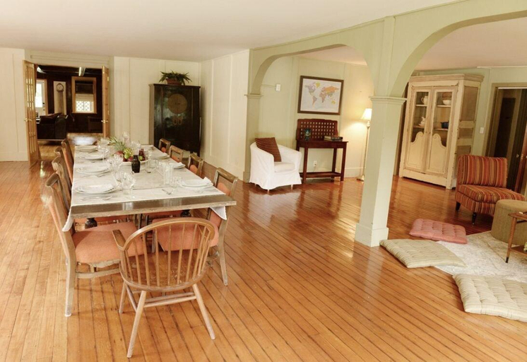 Public Area 2, The Woodbine Inn, Greene