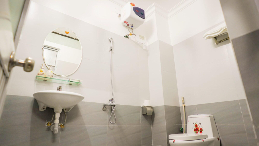 Bathroom, Hoang Dinh Hotel, Huế