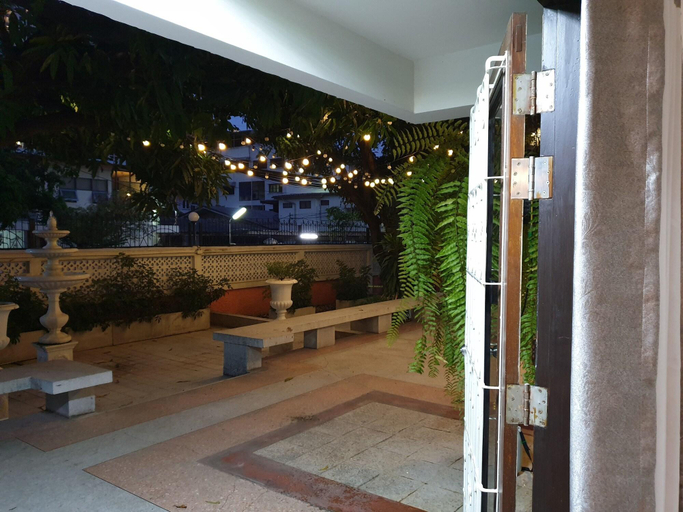 Public Area 5, Baan Navi - Adults Only, Khlong San