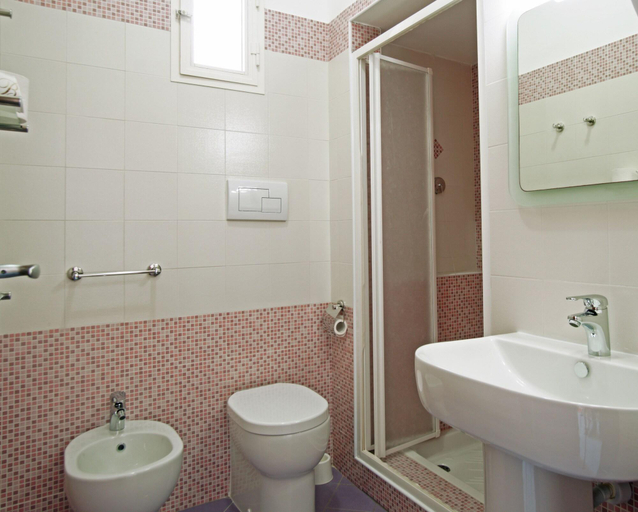Bathroom 5, Belvedere Hotel-B&B, Salerno