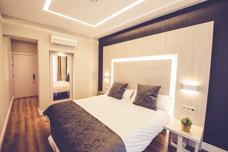 Bedroom 5, Hostal Lisboa, Madrid