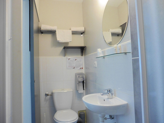 Bathroom 4, L'Atlantique Hotel, Vendée