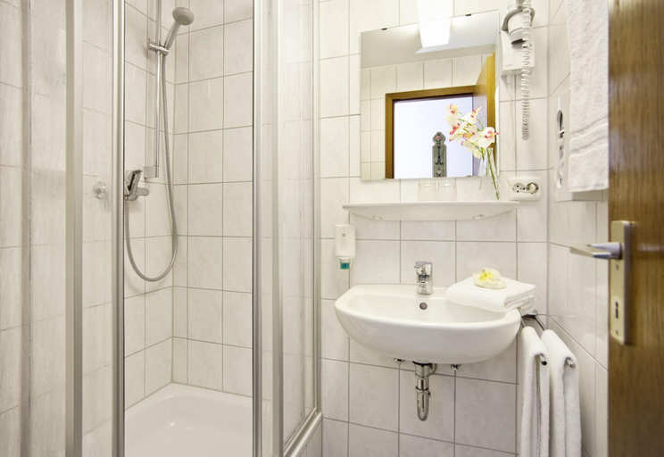 Bathroom 5, Hahn Hotel, München
