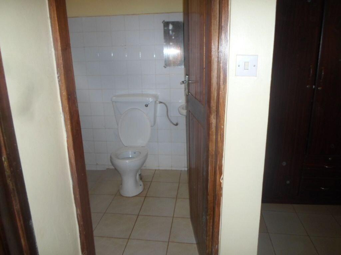 Bathroom 4, Tarn Hut Resort, Moshi Urban