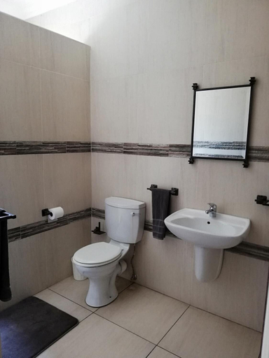Bathroom 4, The Shakespeare Inn, Sedibeng