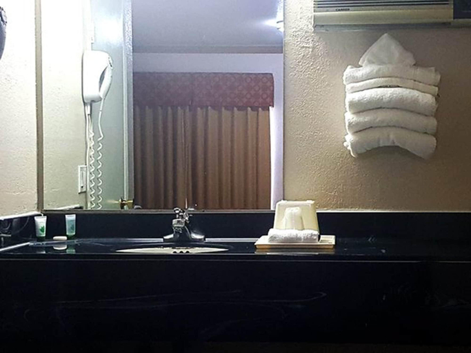 Bedroom 4, Best Budget Inn, Orange