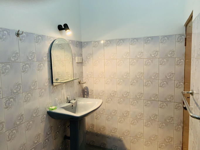 Bathroom 4, Sam's Guest House, Habaraduwa