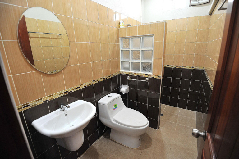 Bathroom, Bannraiphontawan, Muang Nong Khai