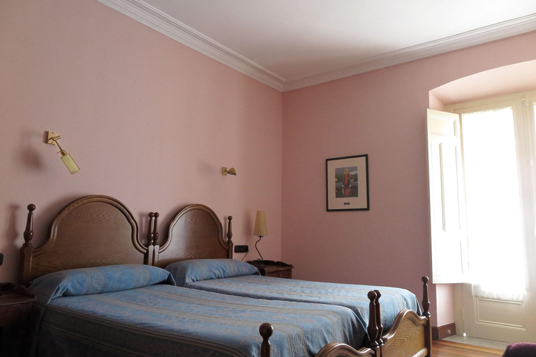 Bedroom 3, Hostal Esmeralda, Cantabria