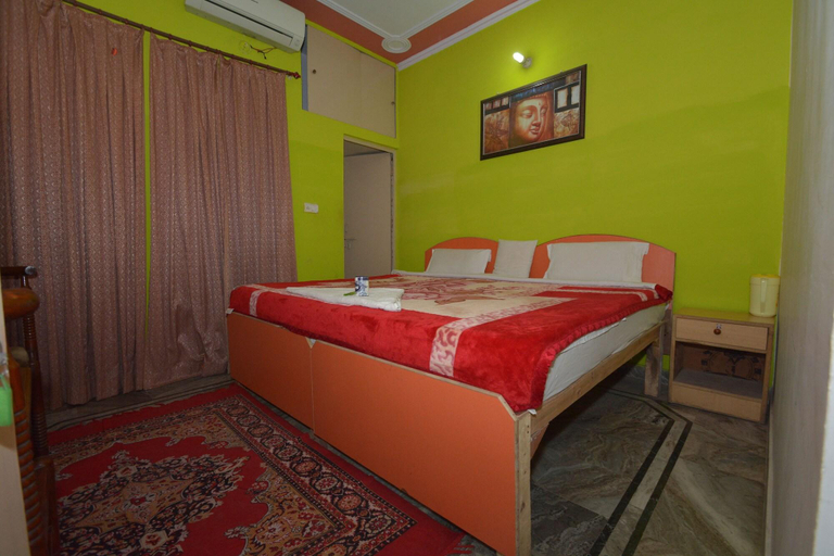 Bedroom 3, Pyrenees Homestay, Agra