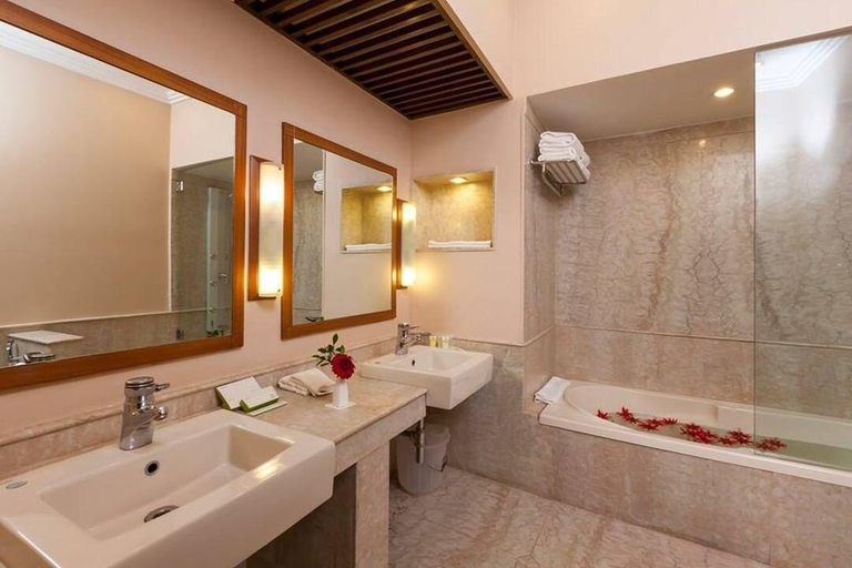 Bathroom, Hotel Hilltone, Sirohi