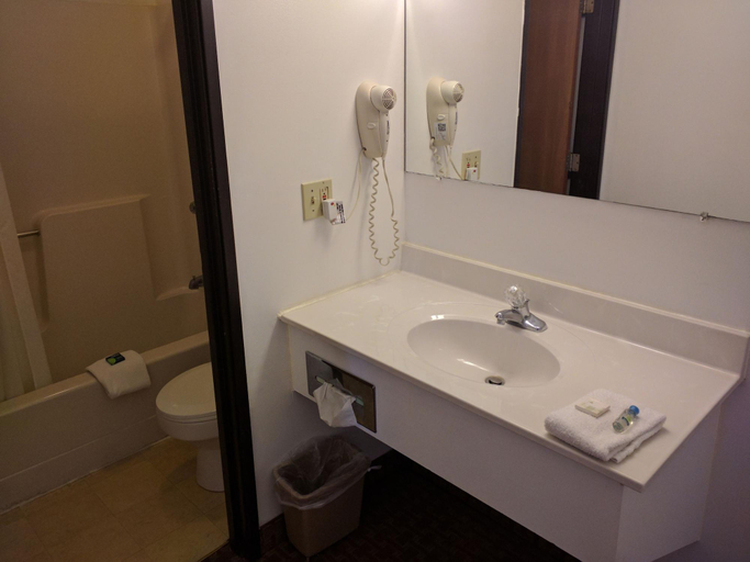 Bathroom, Value Inn Harrisburg - York, York
