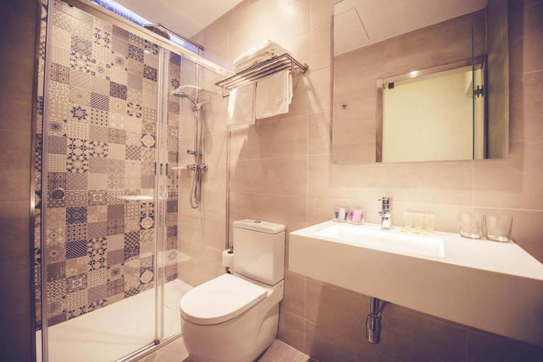 Bathroom 4, Hostal Lisboa, Madrid