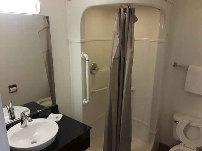 Bathroom 4, Motel 6 Farmington Nm, San Juan