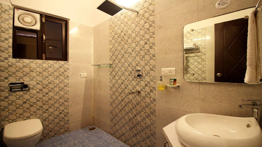 Bathroom 4, Hotel Grand Tapovan, Garhwal