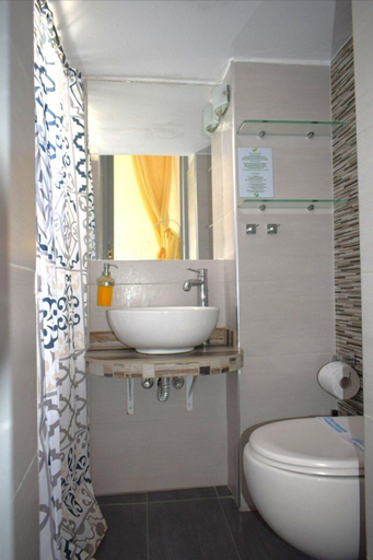 Bathroom 3, Tinos Heritage Plateia, South Aegean