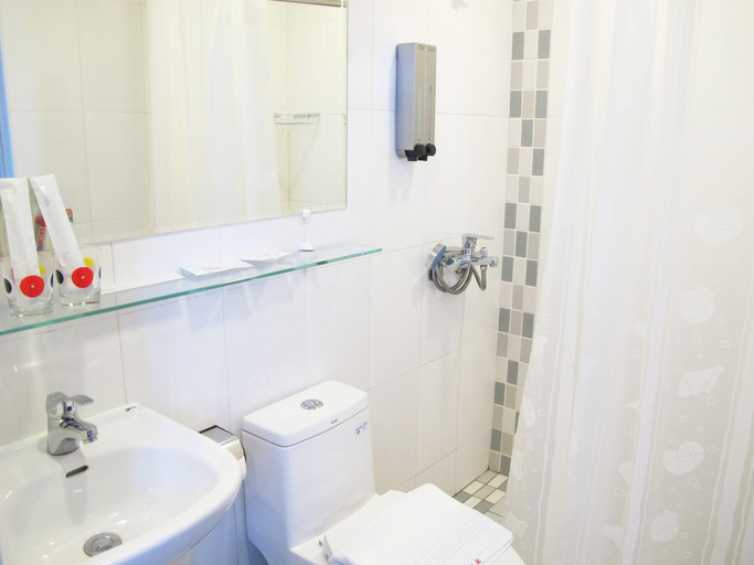 Bathroom 4, Uno Backpackers Inn, Kaohsiung