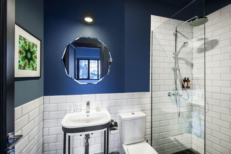 Bathroom 4, Communal Hotel Sololaki, Tbilisi