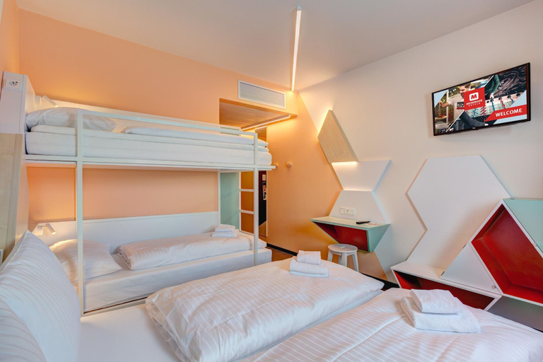 Bedroom 3, MEININGER Hotel Heidelberg Hauptbahnhof, Heidelberg