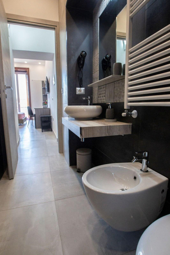 Bathroom 5, Bayard101, Napoli