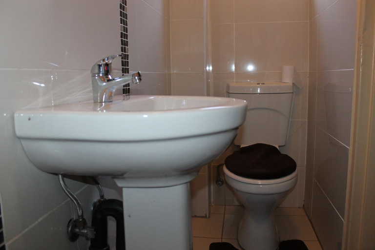 Bathroom 4, Miraton Guest Lodge, City of Johannesburg