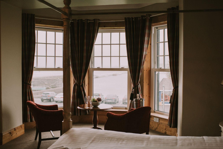 Bedroom 2, The Royal Valentia Hotel