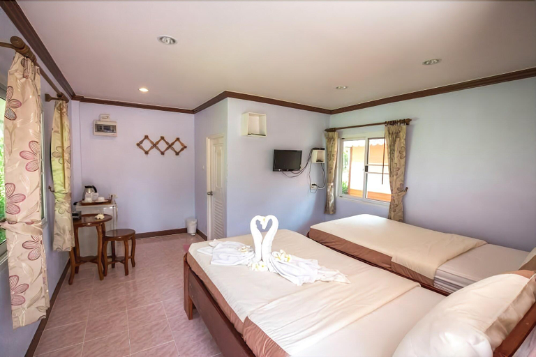 Bedroom 2, Chonnapha Resort, Khanom