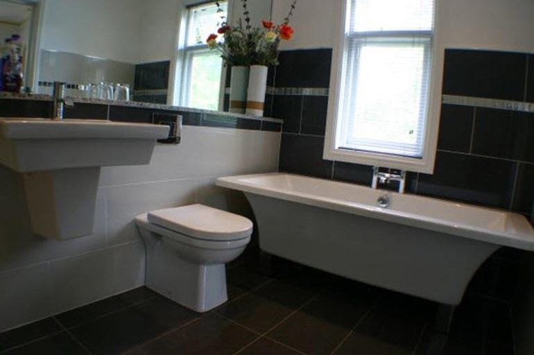 Bathroom 4, Glenlyon Flat - NEC, Solihull