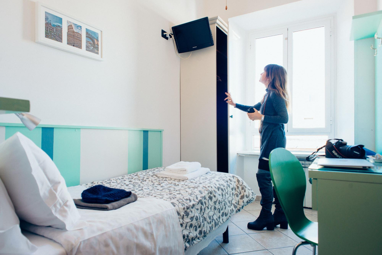 Bedroom 3, The Beehive, Roma