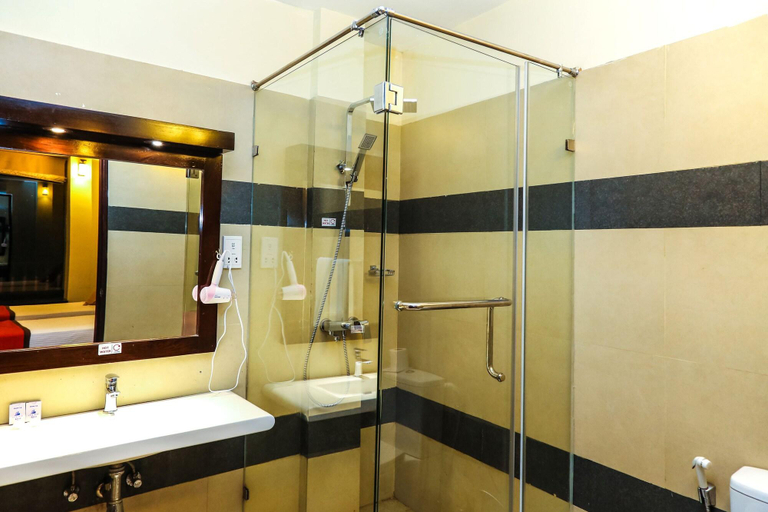 Bathroom 5, Oak Ray CIty Hotel, K.F.G. & G. Korale
