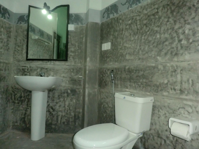 Bathroom 4, Peacock Wings Guest House, Weligama