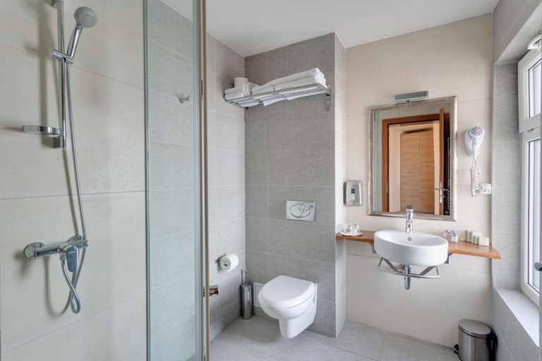 Bathroom 5, Hotel Meridian, Cluj-napoca
