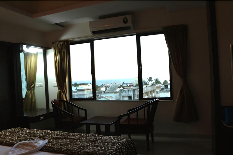 Food & Drinks 4, Hotel Reevanta, Daman