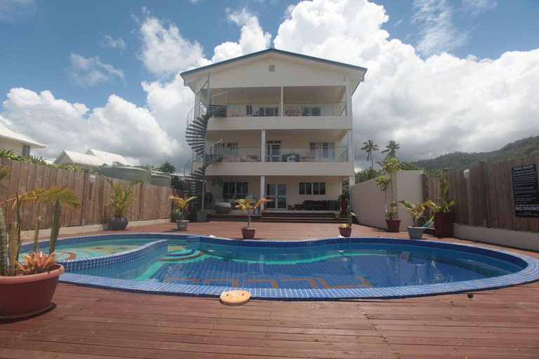 Sport & Beauty 5, Alec's Home Away, Vaimauga West