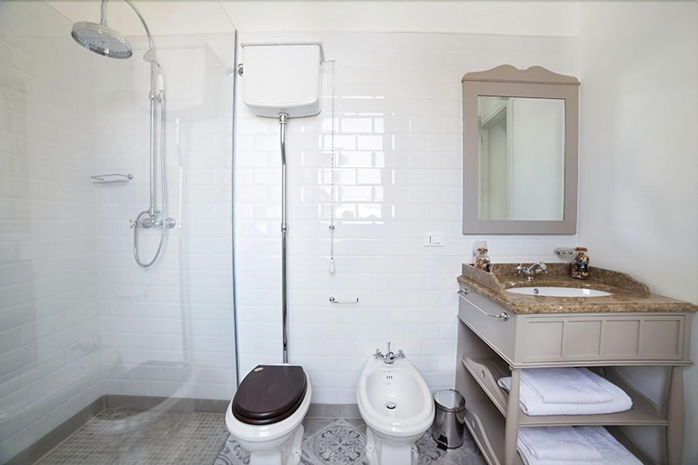 Bathroom 5, Villa Katerina, Cuneo
