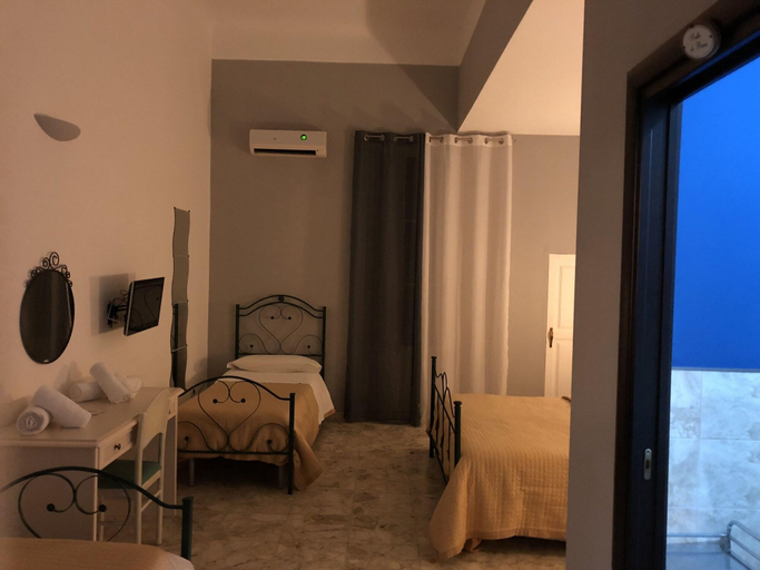 Bedroom 3, Nonna Maria, Taranto